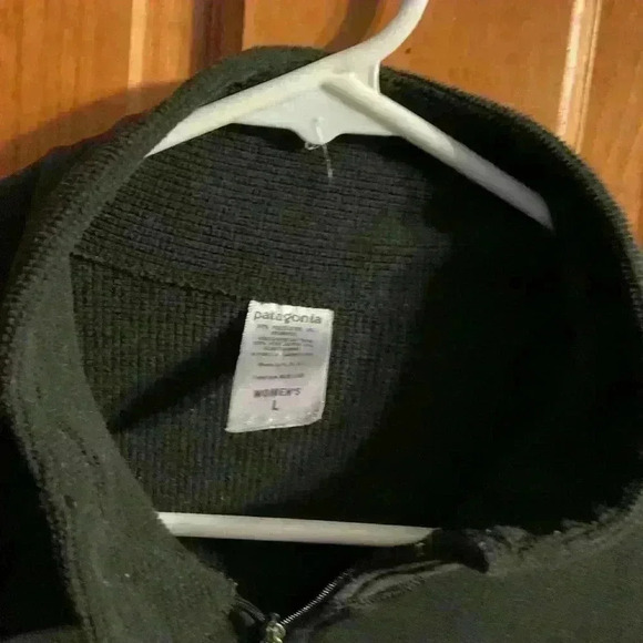 Patagonia Vintage Women’s R.5 black quarter zip pullover. Size large - Picture 2 of 9